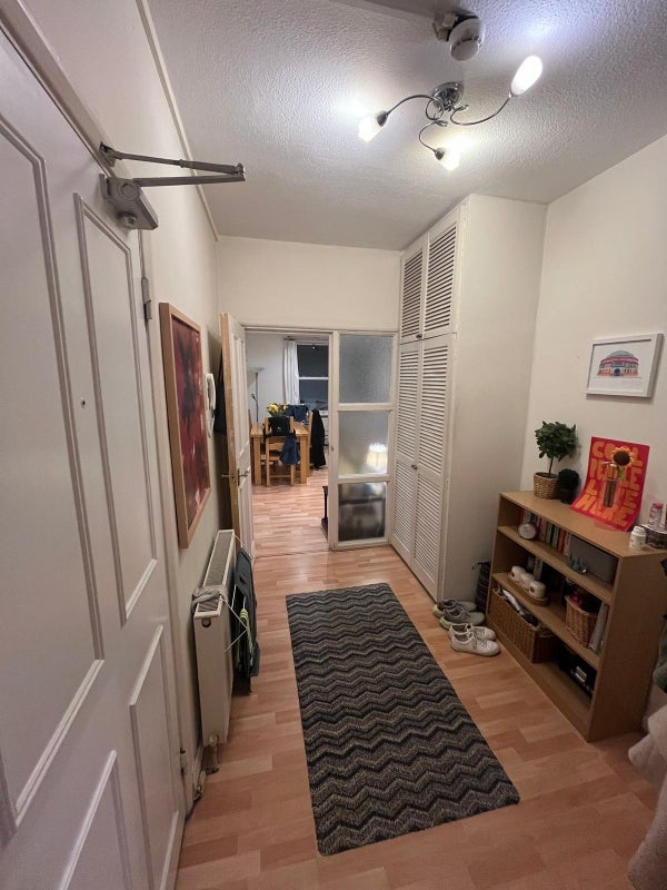 Room Sinclair Gardens in Greater London