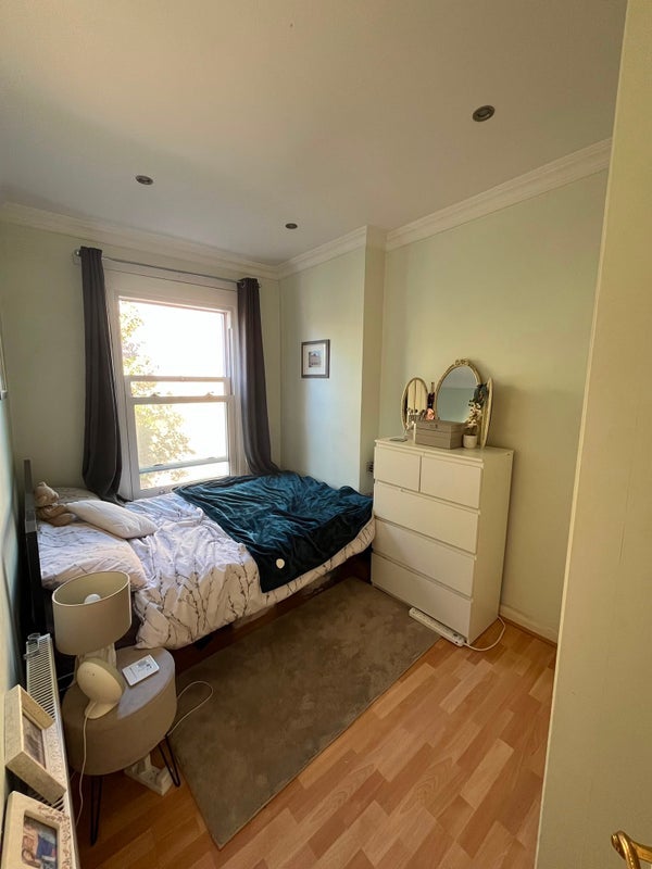 Room Sinclair Gardens in Greater London