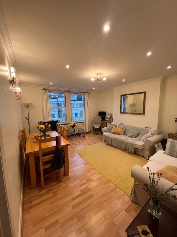 Room Sinclair Gardens in Greater London