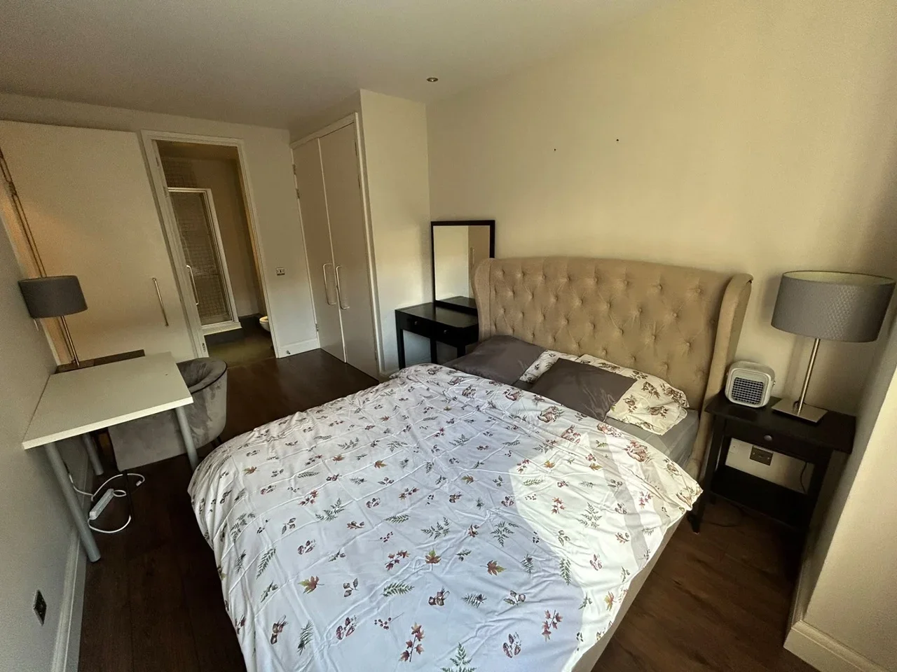 Room City Road in Greater London