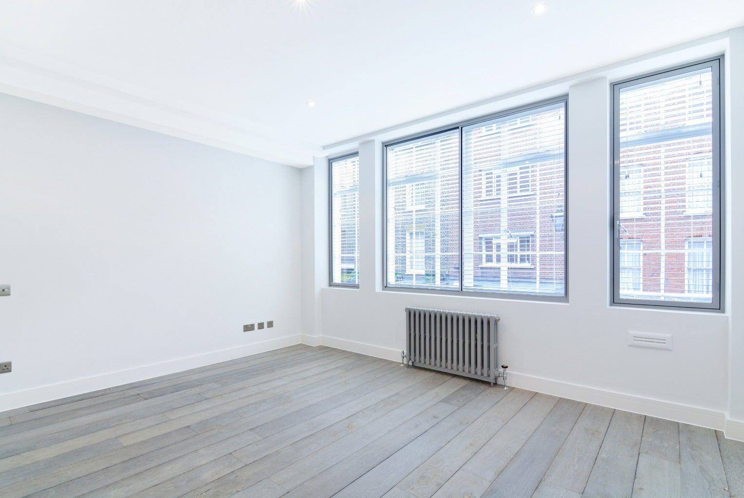 Flat Earlham Street in Greater London