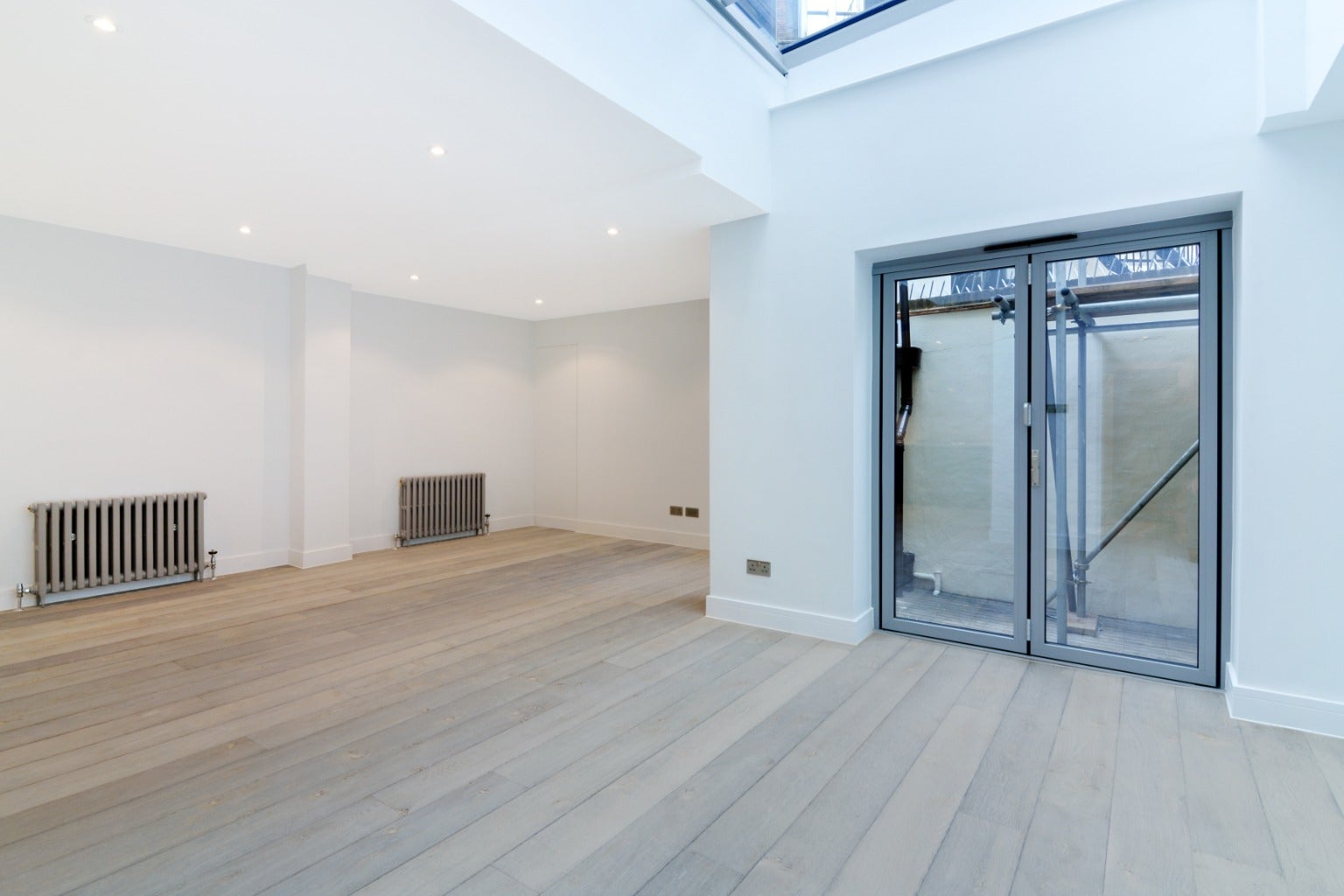 Flat Earlham Street in Greater London