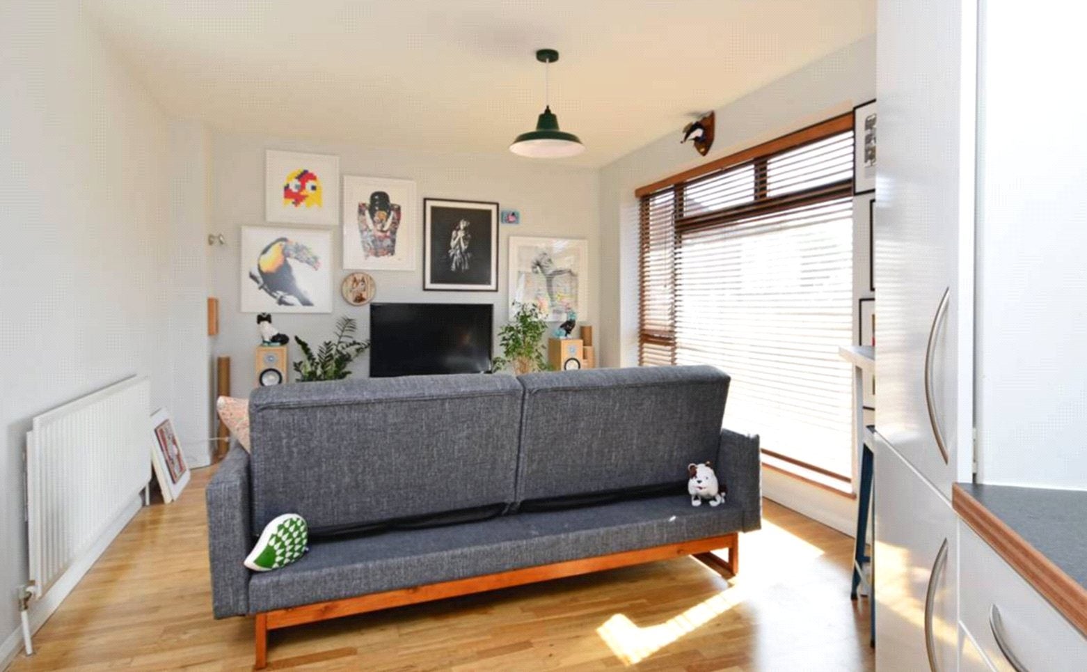 Flat Boleyn Road in Greater London