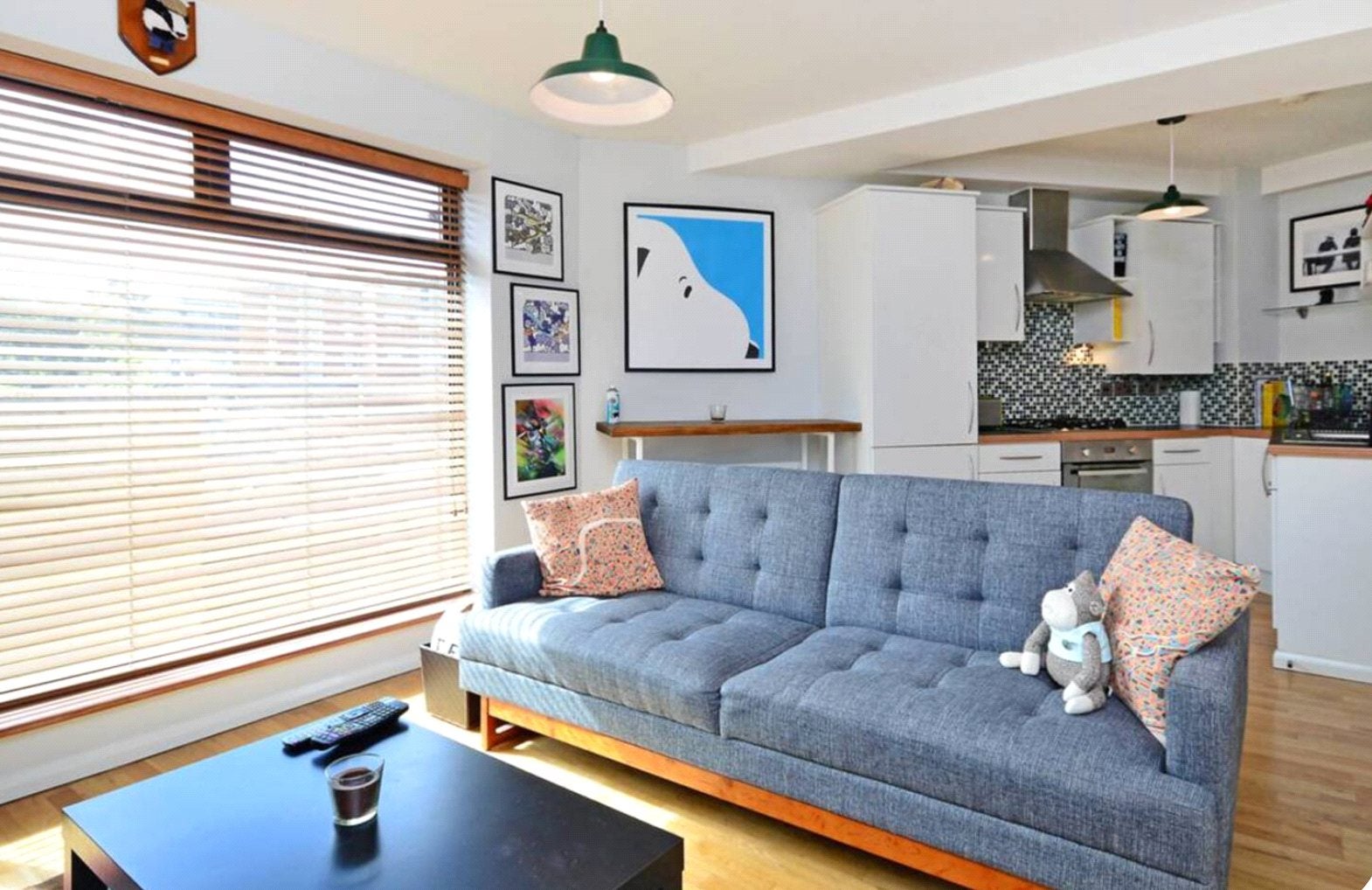 Flat Boleyn Road in Greater London