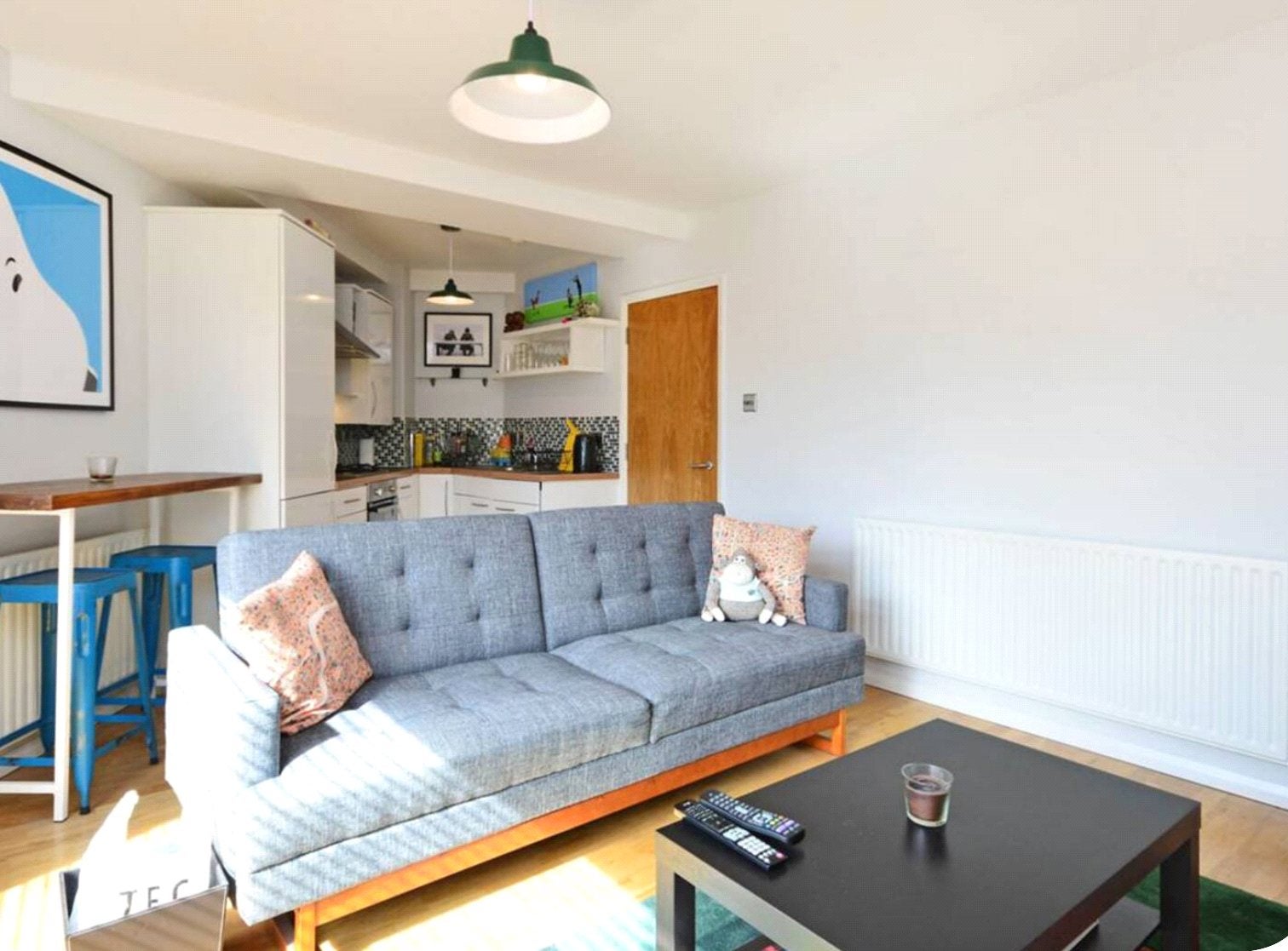 Flat Boleyn Road in Greater London