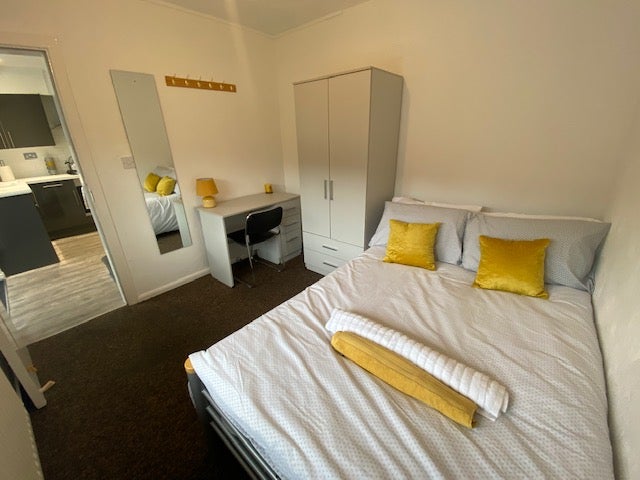 Flat Fladbury Crescent in Birmingham