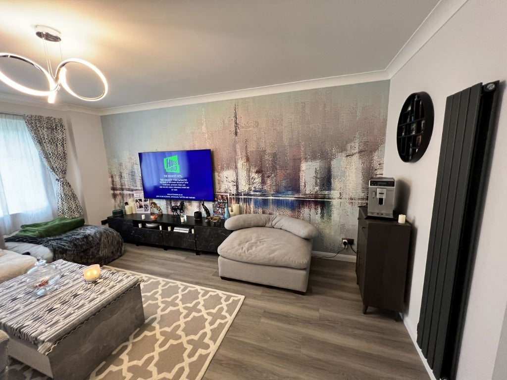Flat Mackie Place in Westhill