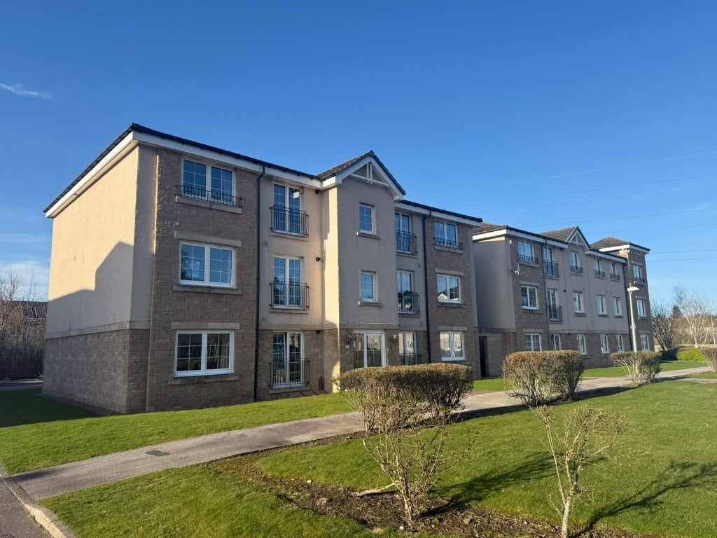 Flat Mackie Place in Westhill