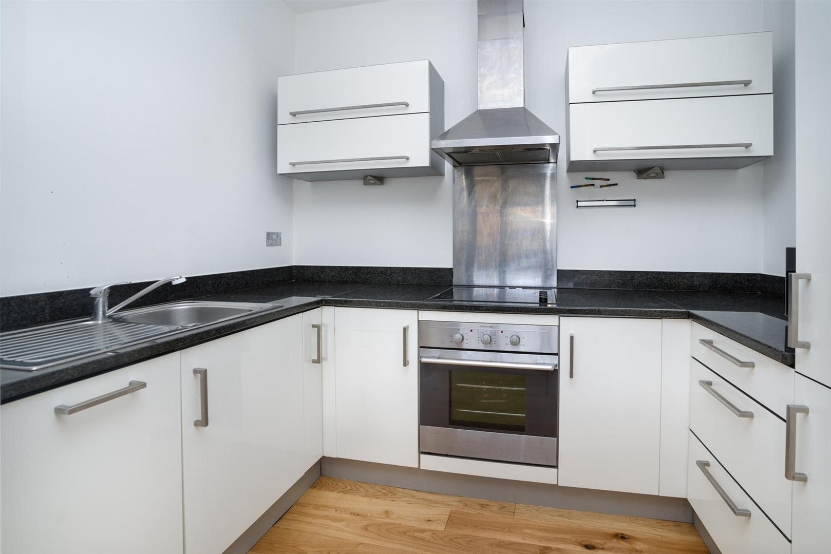 Flat Liverpool Road in Greater London