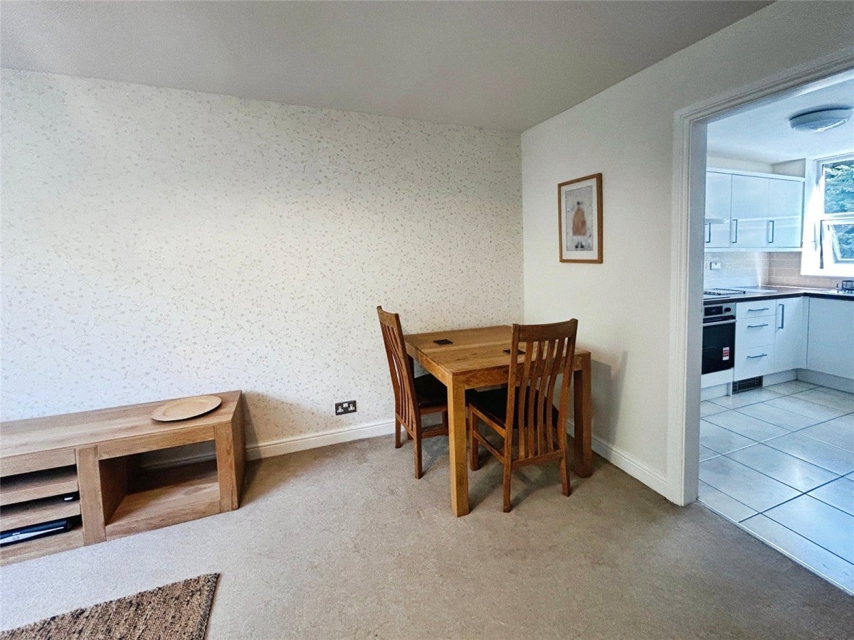 Flat Forrest Court in Coventry
