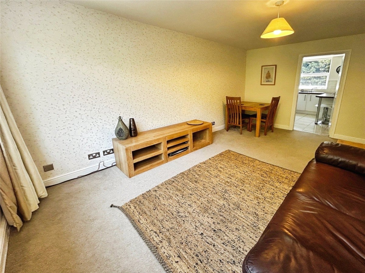 Flat Forrest Court in Coventry