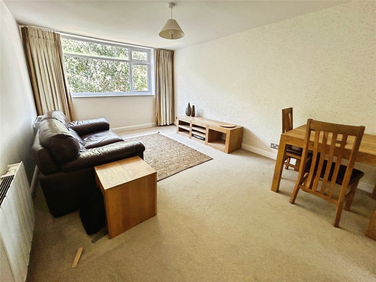 Flat Forrest Court in Coventry