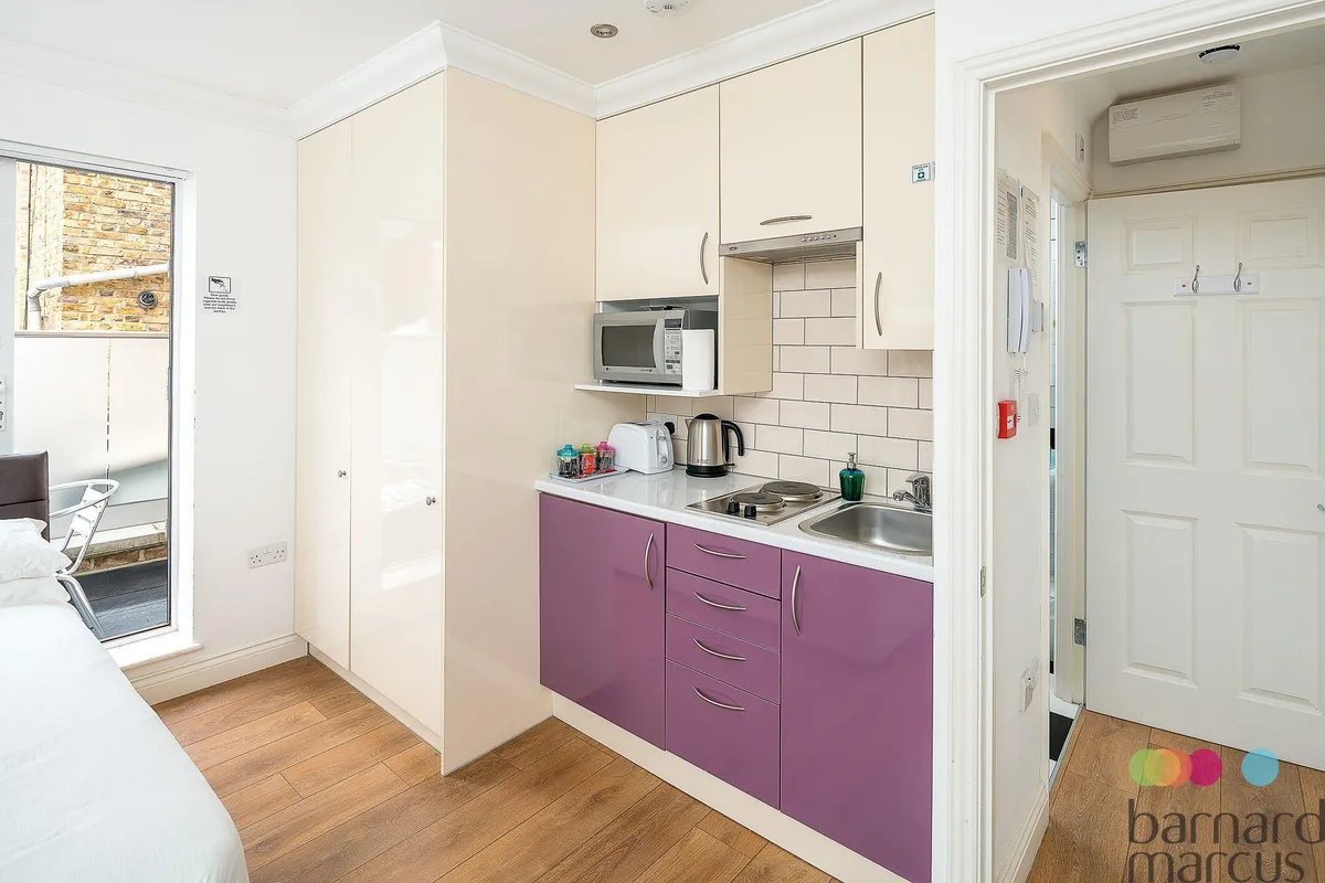 Flat Seagrave Road in Greater London