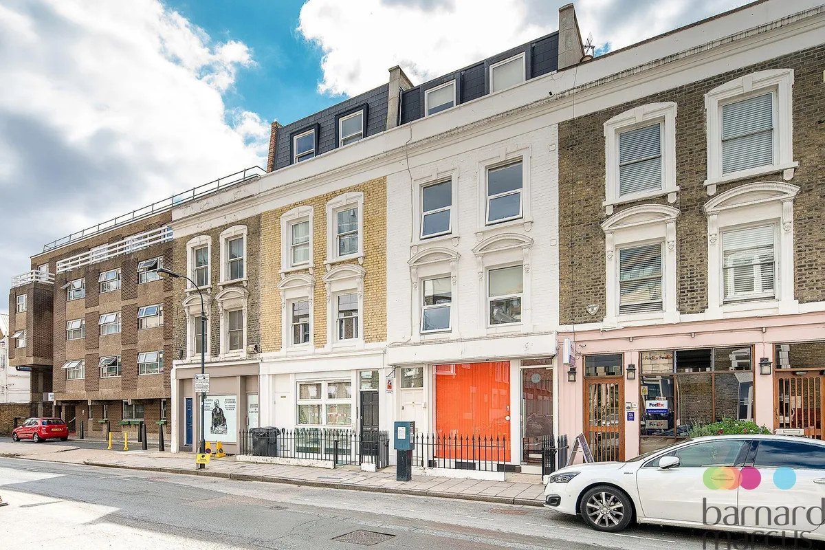 Flat Seagrave Road in Greater London