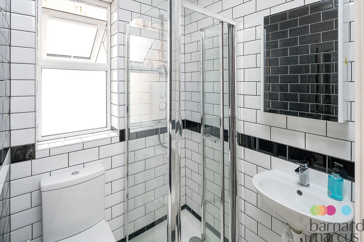 Flat Seagrave Road in Greater London