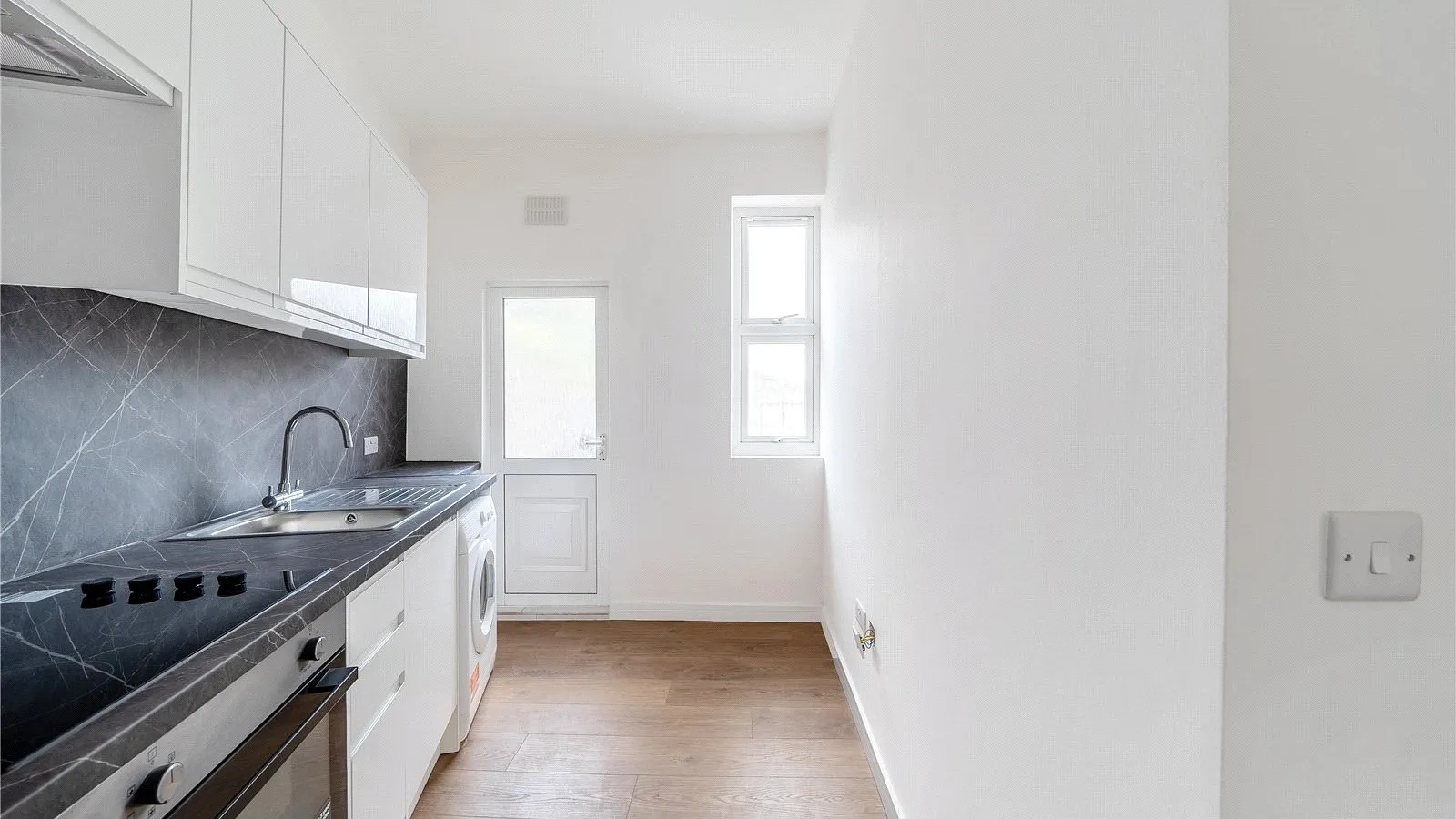 Flat St Albans Crescent in Greater London
