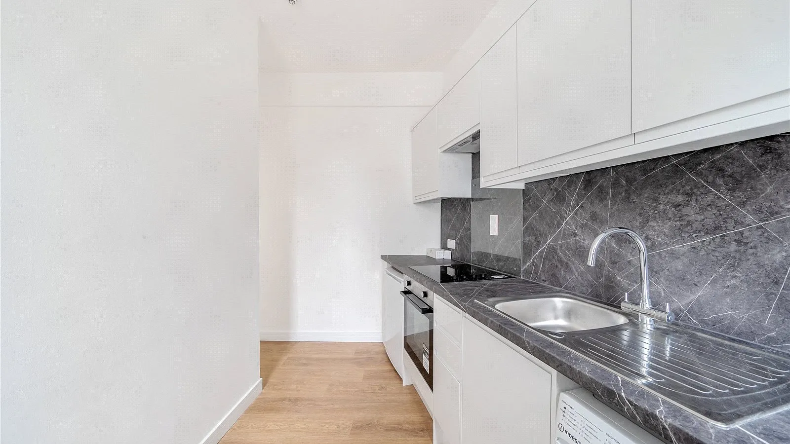 Flat St Albans Crescent in Greater London