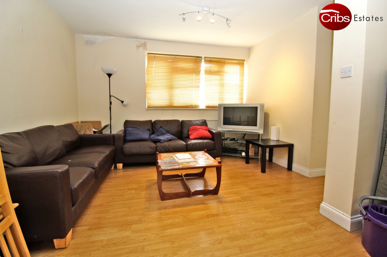 Room Cleveland Rise in Greater London
