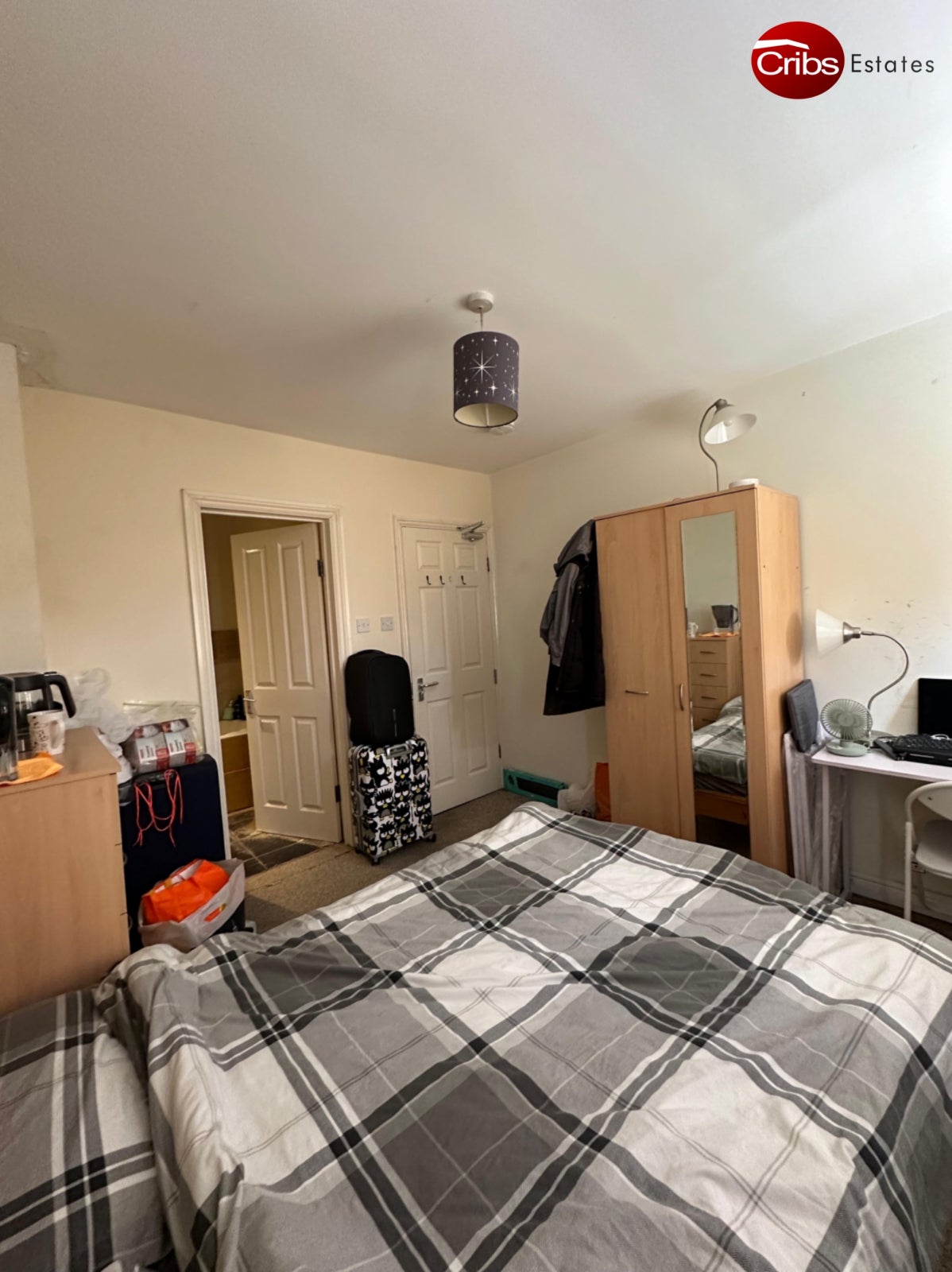 Room Cleveland Rise in Greater London