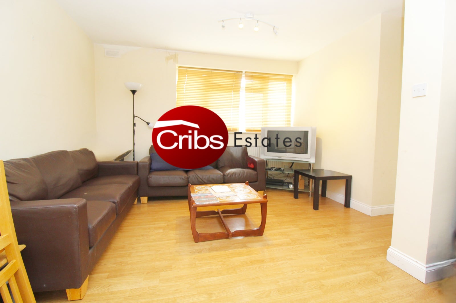 Room Cleveland Rise in Greater London