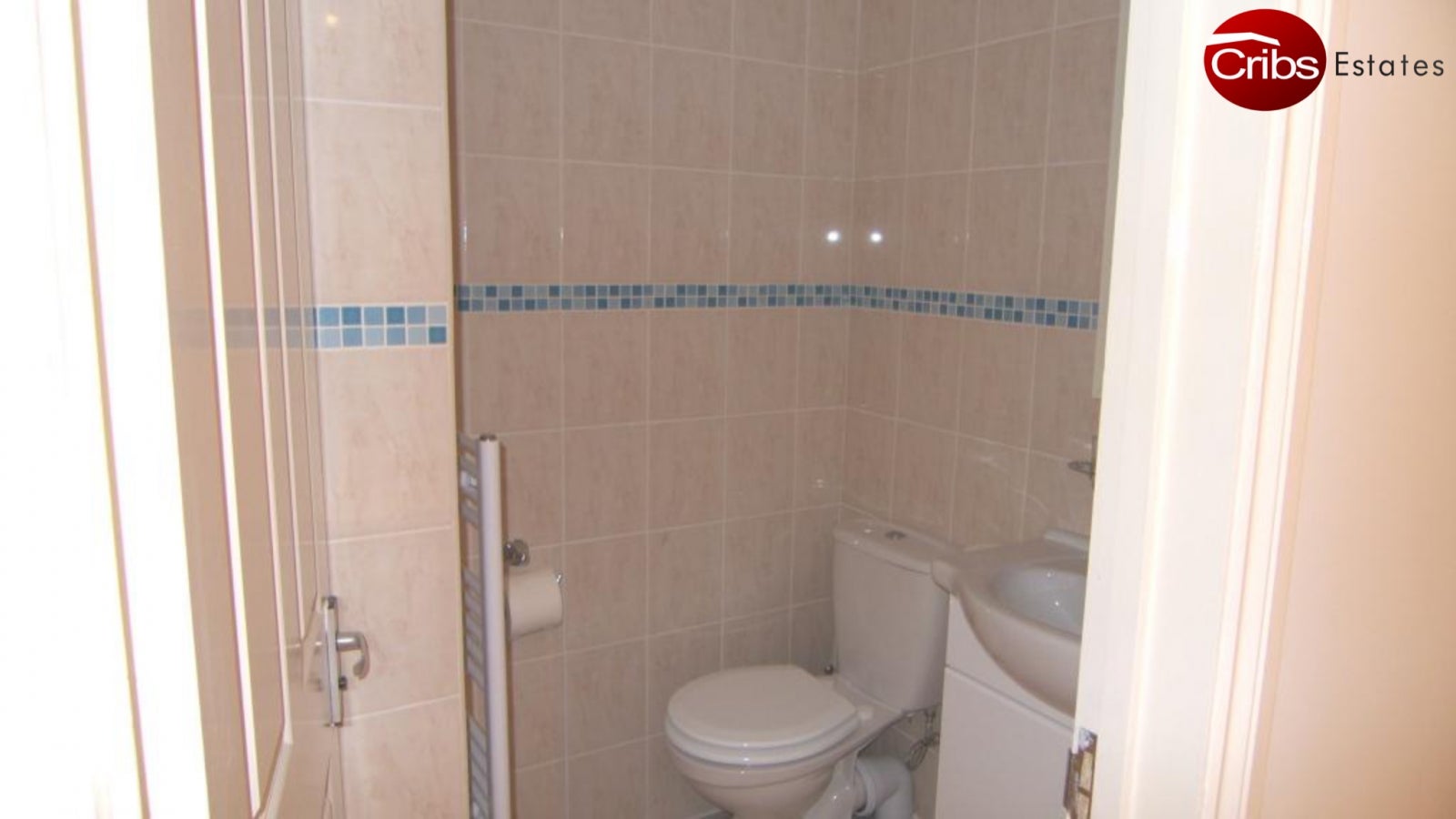 Room Cleveland Rise in Greater London