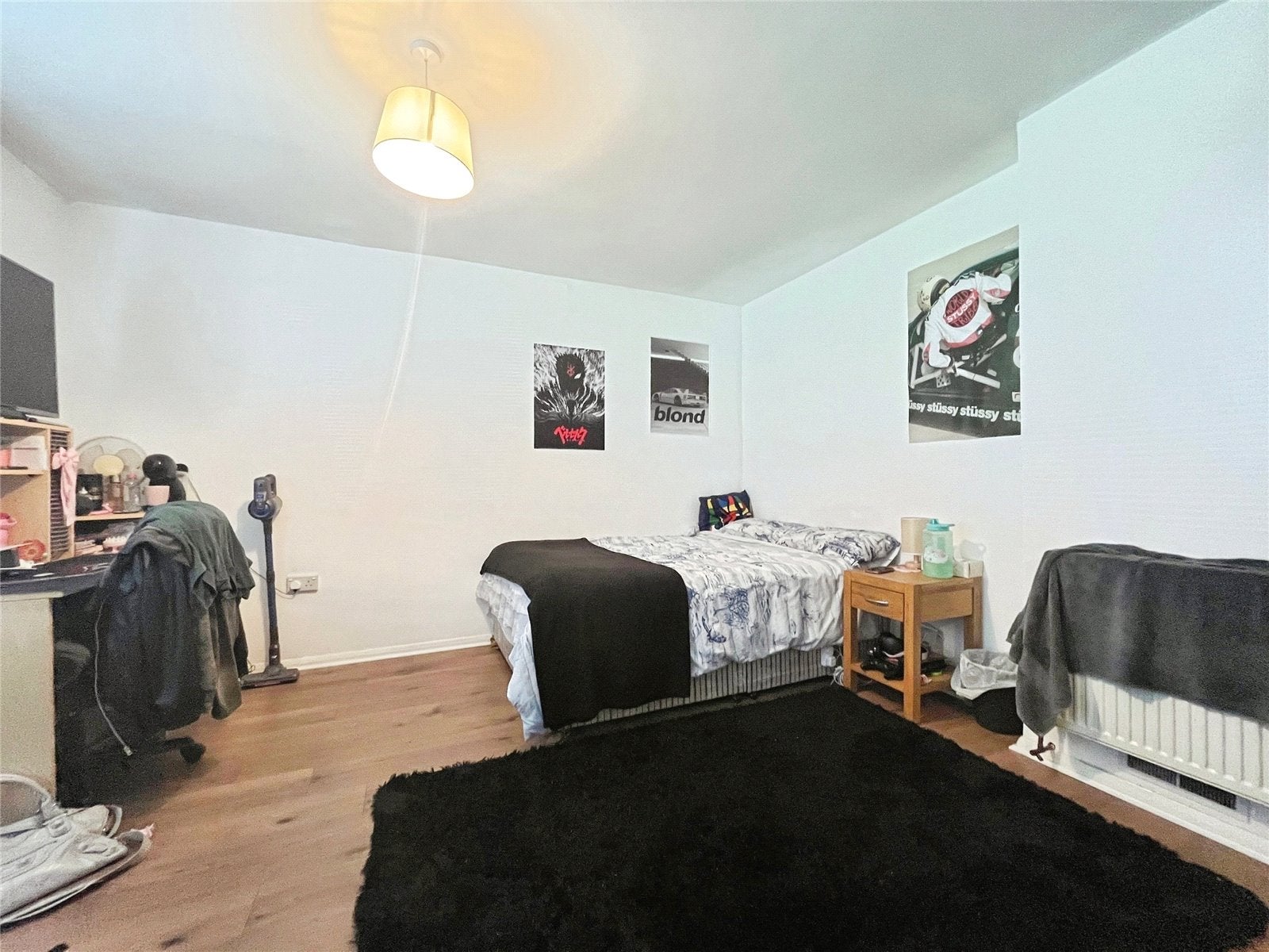 Flat Cherrywood Avenue in Borough of Runnymede