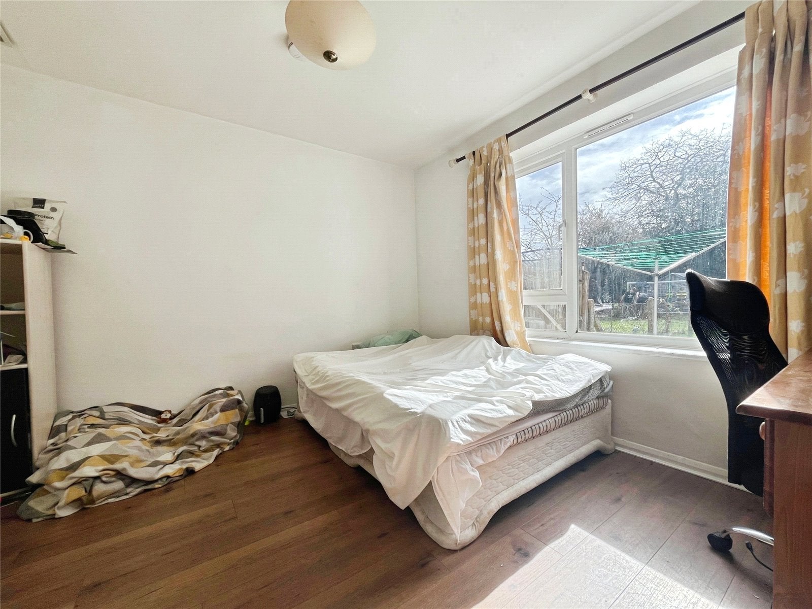 Flat Cherrywood Avenue in Borough of Runnymede