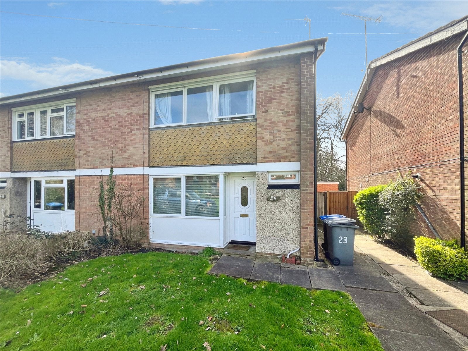 Flat Cherrywood Avenue in Borough of Runnymede