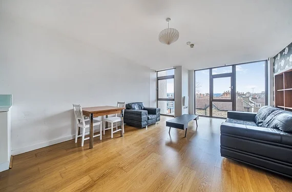 Flat Chevening Road in Greater London