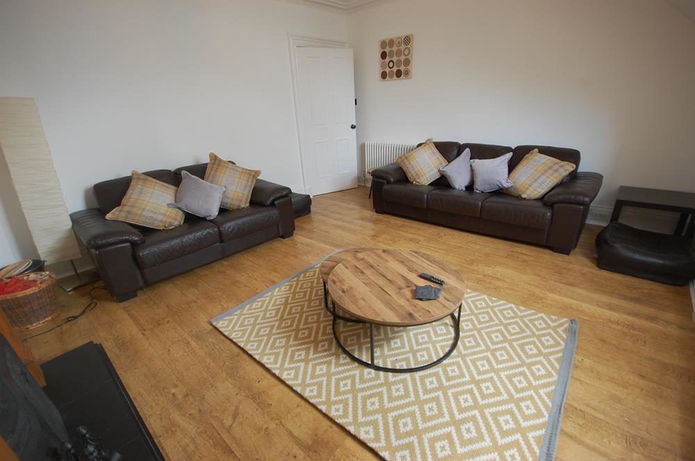 Flat Rosemount Place in Aberdeen