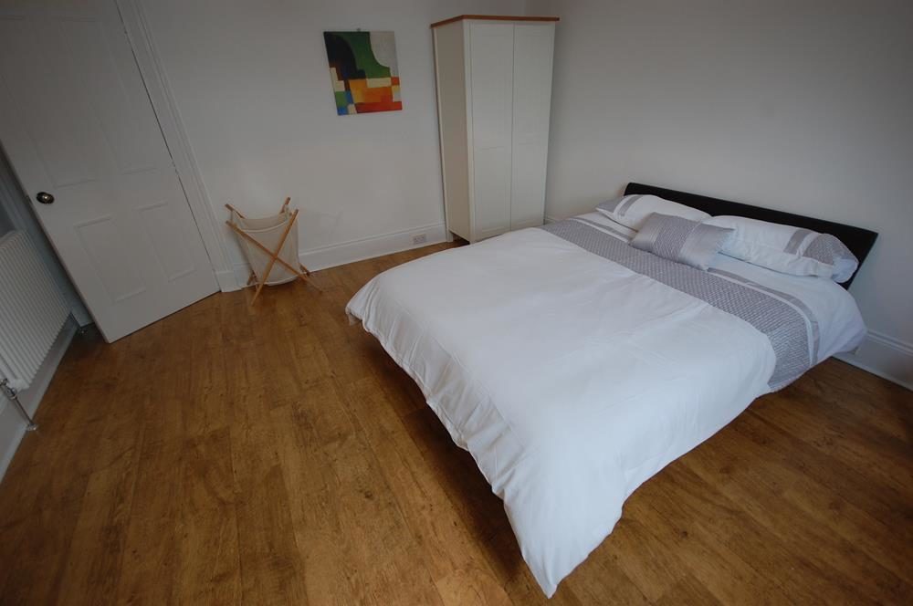 Flat Rosemount Place in Aberdeen