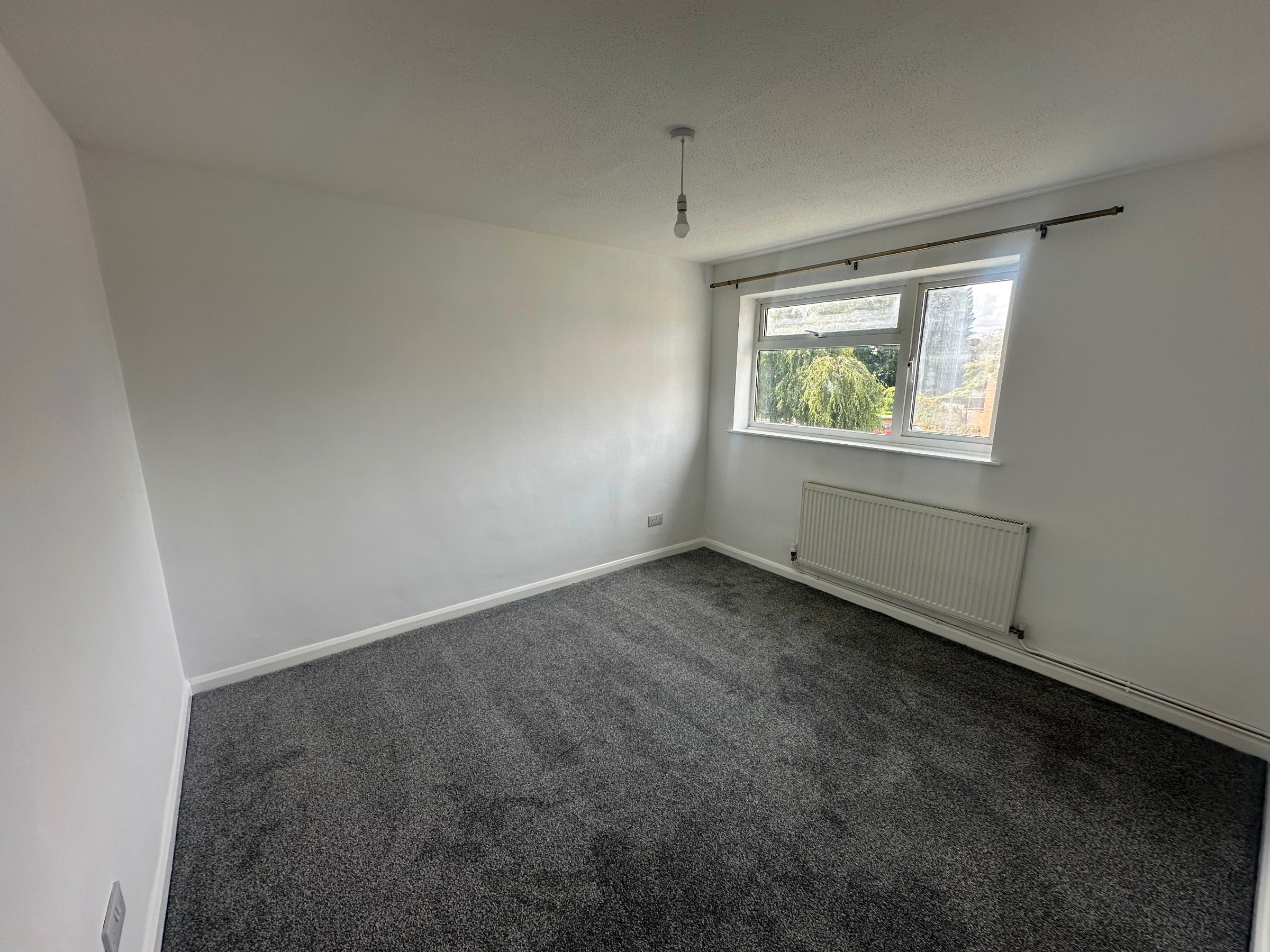 Flat Woodloes Avenue South in Warwick