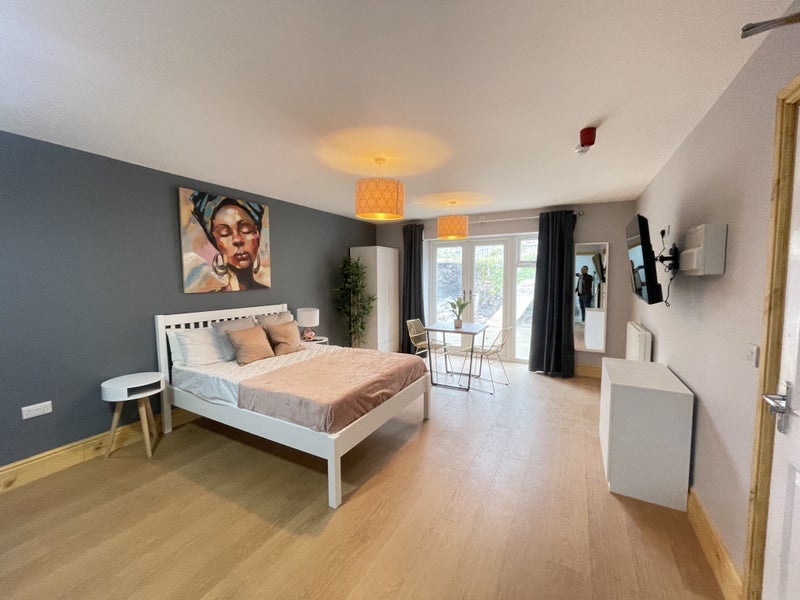 Room Himley Road in Dudley