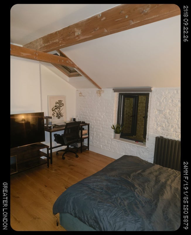 Room Crownstone Road in Greater London