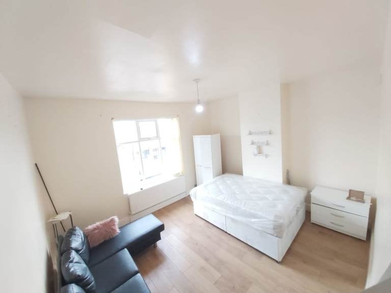 Room Fourth Avenue in Birmingham