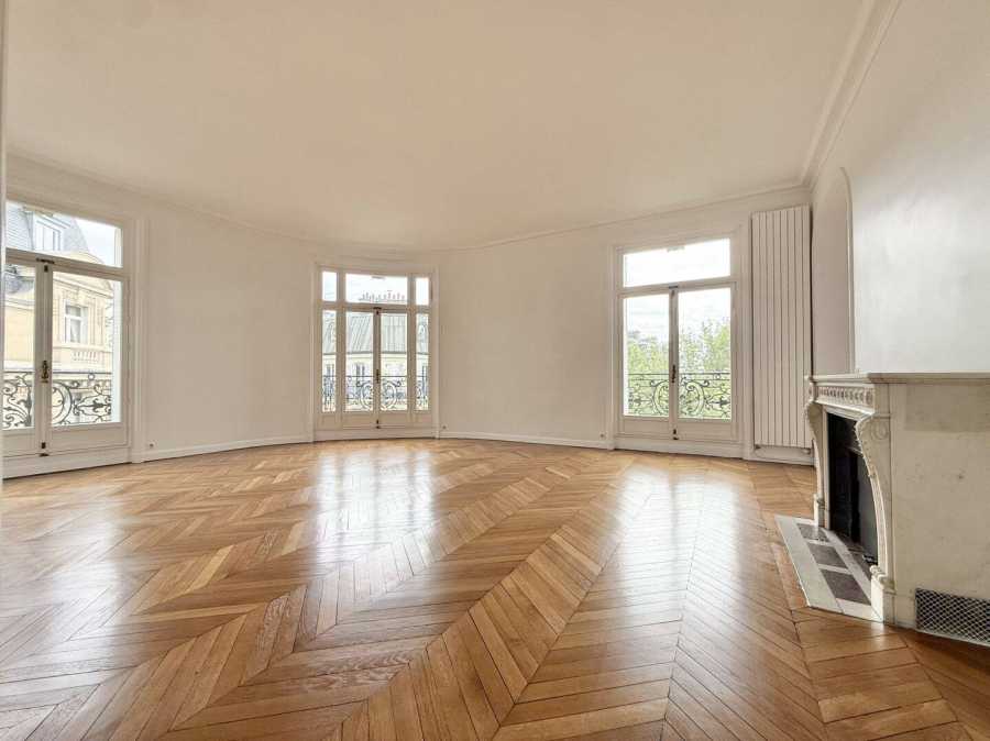 Flat Rue de Chaillot in Paris