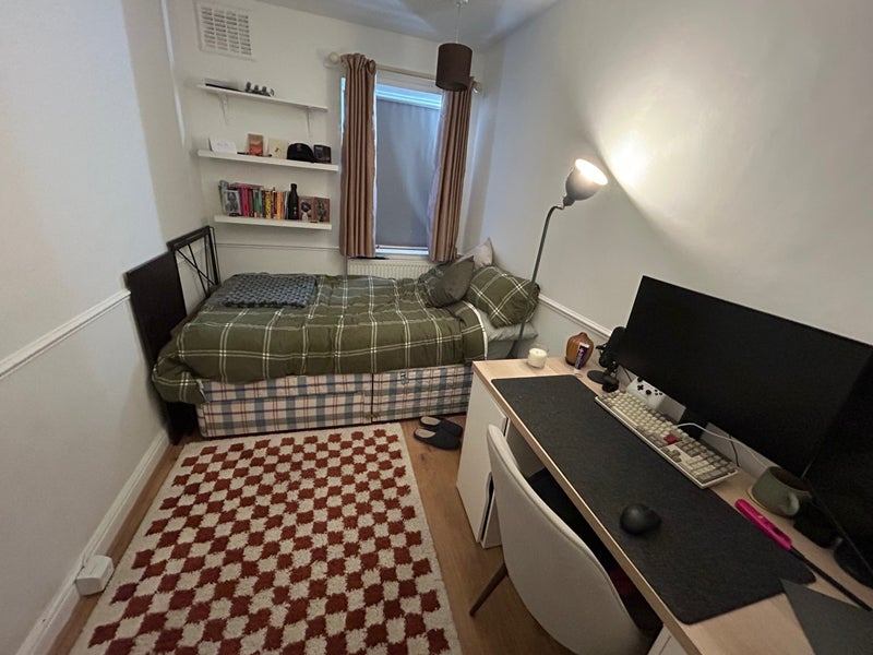 Room Oakhall Court in Greater London