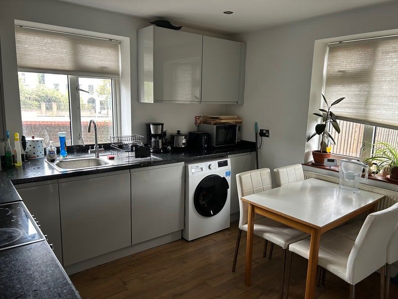 Room Oakhall Court in Greater London