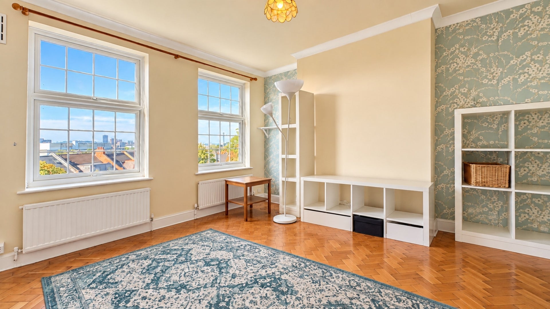 Flat Acton Lane in Greater London