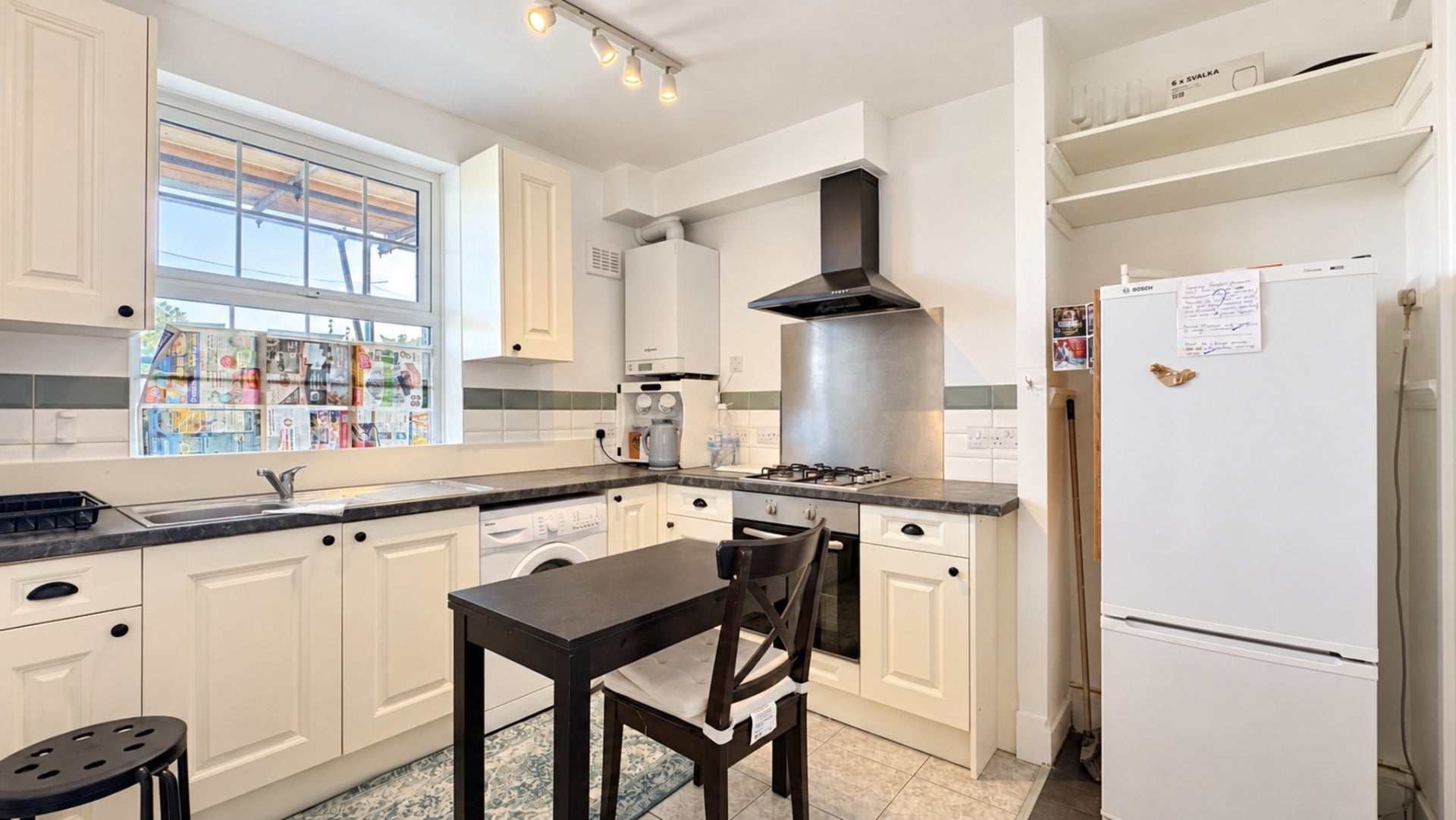 Flat Acton Lane in Greater London