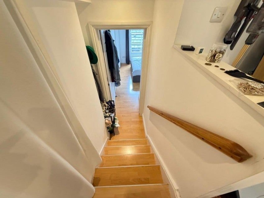 Flat Fortess Road in Greater London
