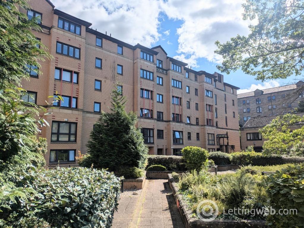 Flat Parsonage Square in Glasgow