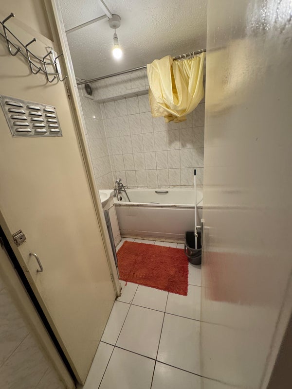 Room Moxon Close in Greater London