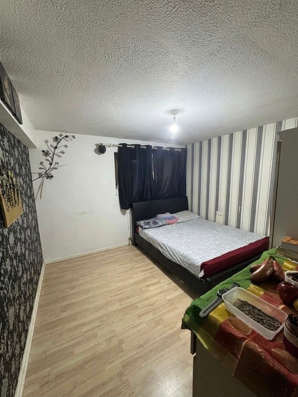 Room Moxon Close in Greater London