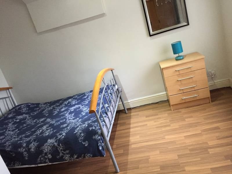 Room Mauldeth Road in Manchester
