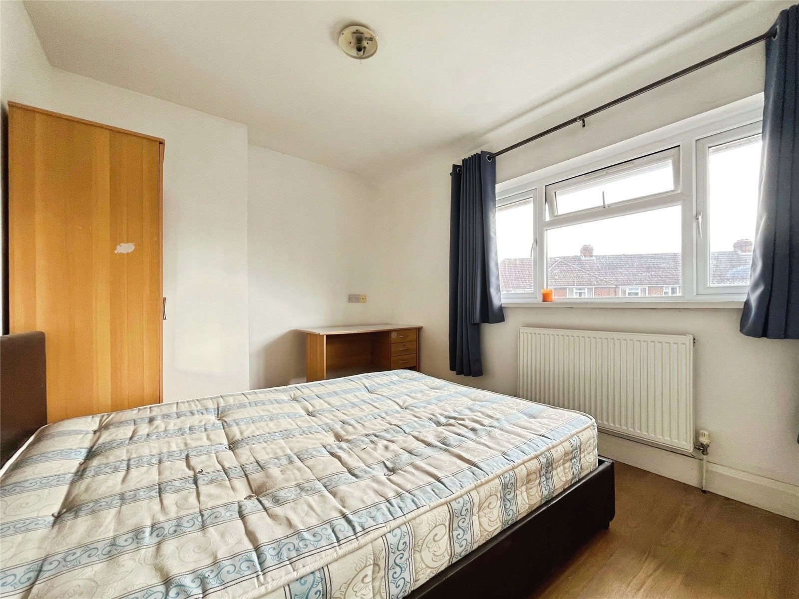 Room Kingsley Avenue in Borough of Runnymede