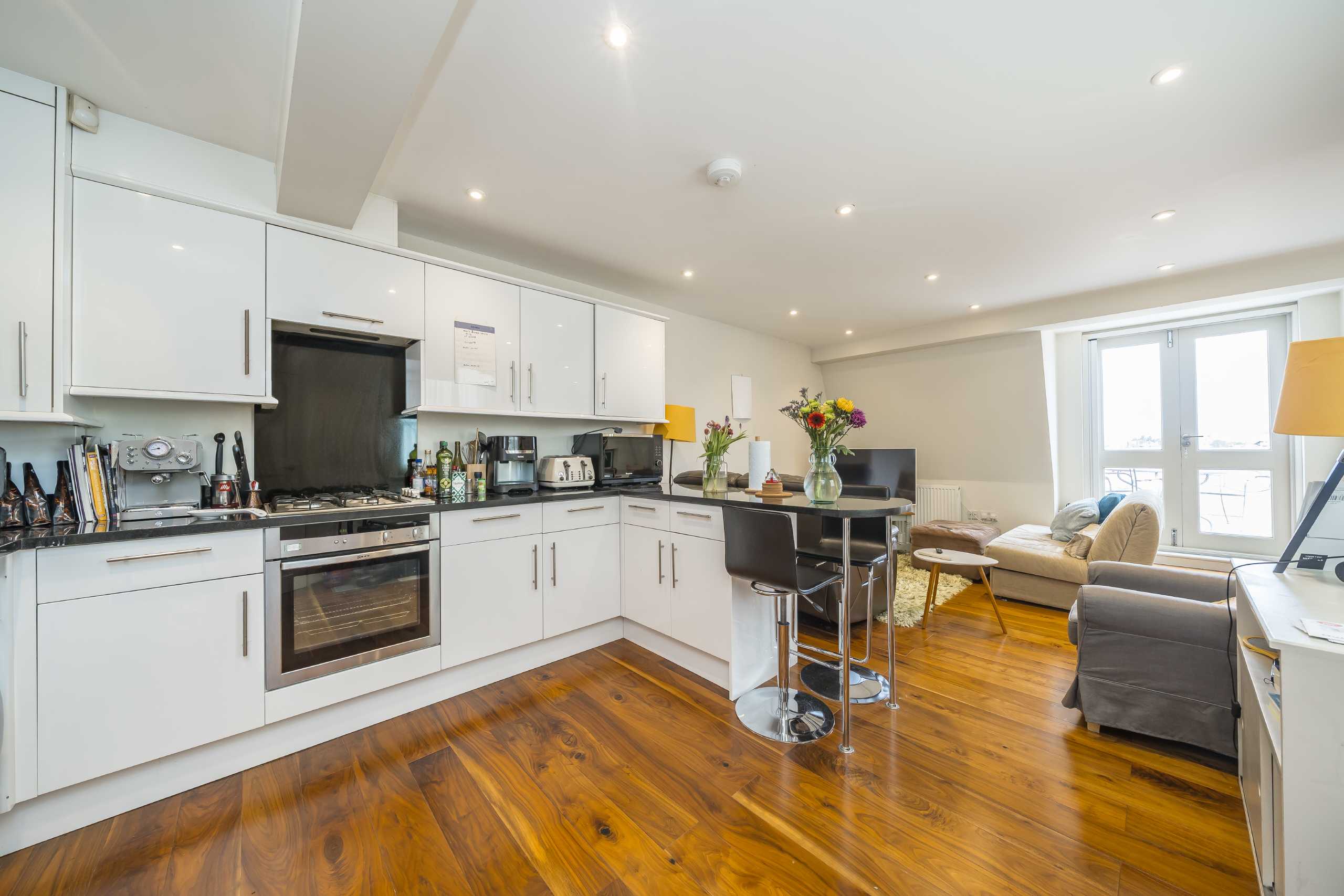 Flat Chiswick High Road in Greater London