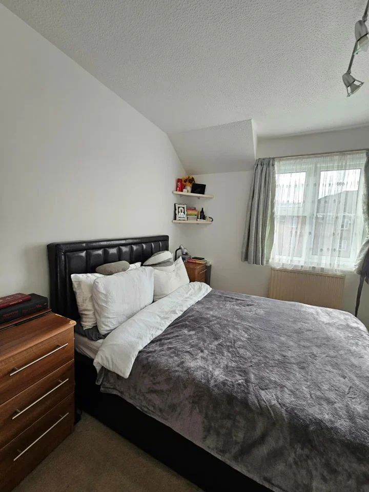 Flat Sheepcote Road in Greater London