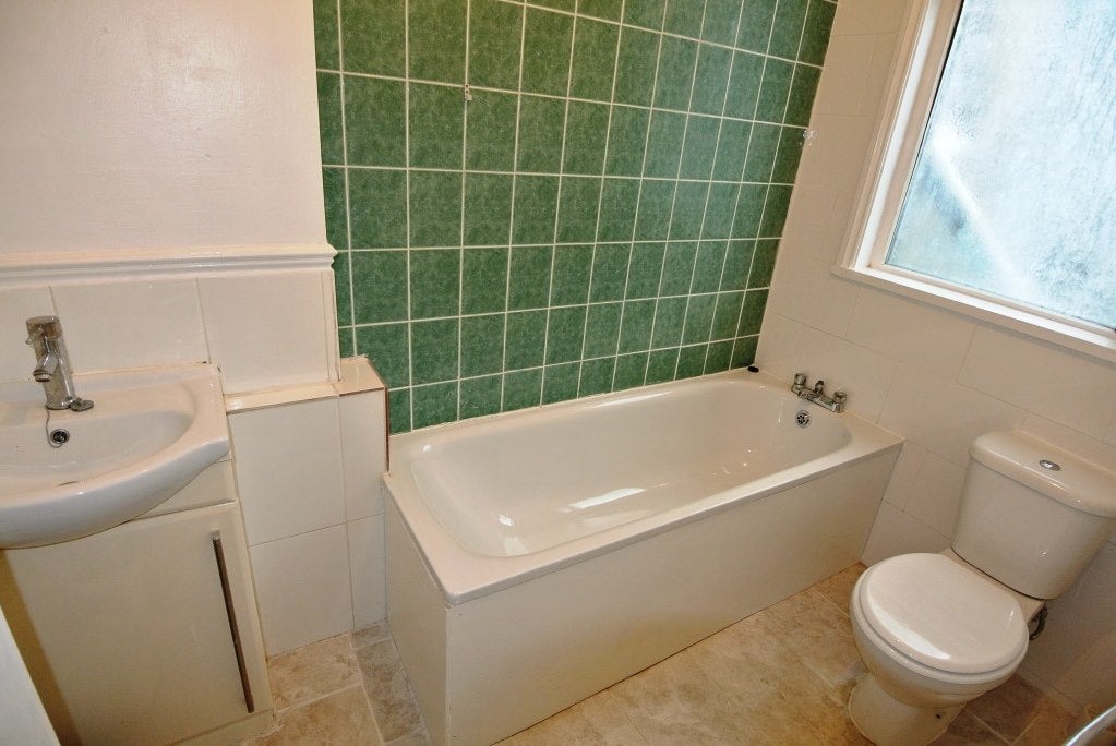 Flat Ladywell Road in Greater London