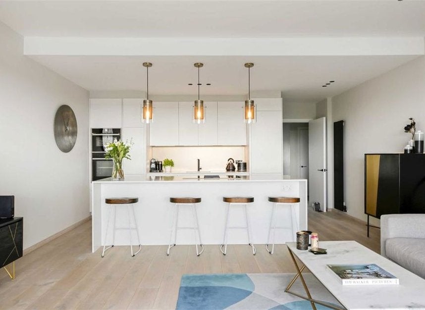 Flat Kew Bridge Road in Greater London